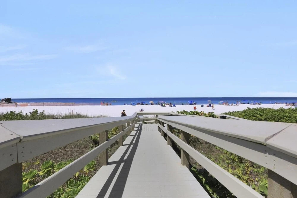 Inviting Beachfront Condo With Pool, spa and Views