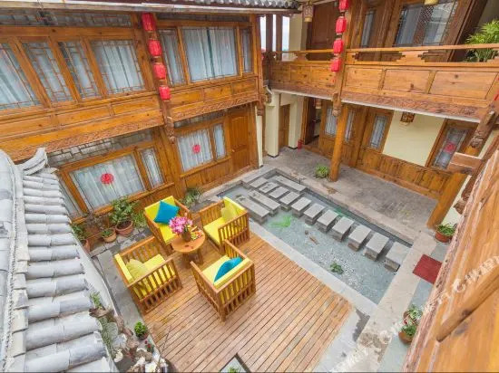 Three Bears Panoramic Beauty Su (Lijiang Ancient City Sifang Street Branch)