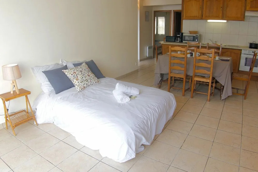 Amazing two Bedroom Flat, 10min From Miramar Beach
