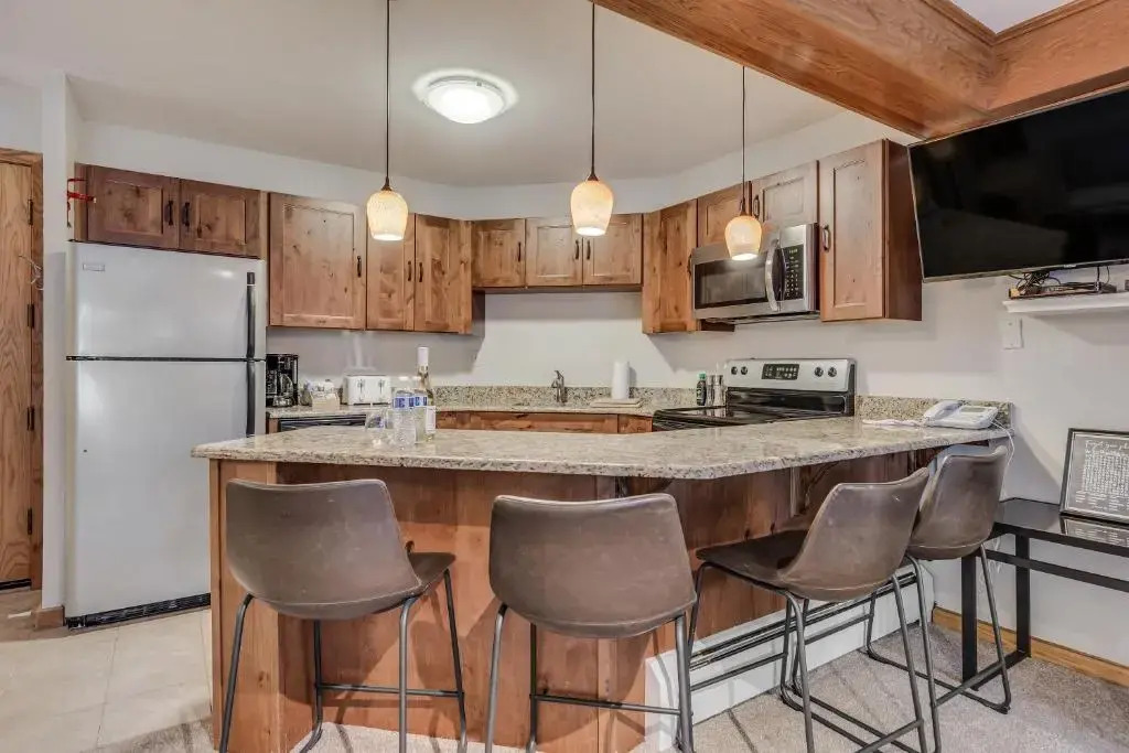 Laurelwood Condominiums Studio Premier Unit 201