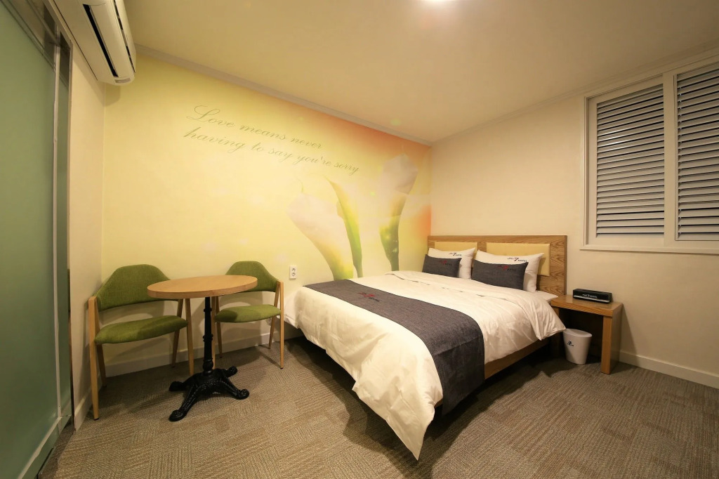 The 7 Hotel