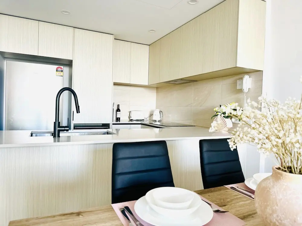 Peninsula Apartments Hosted by Gold Coast Holiday Stays