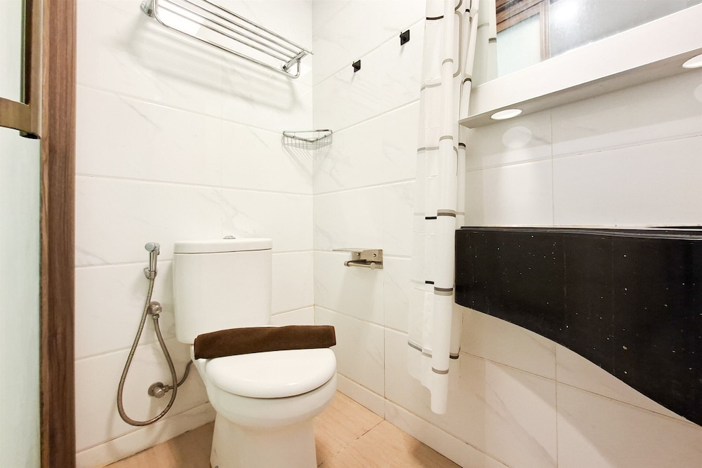 White Tone Studio For 2 Pax At Sky House Bsd Apartment