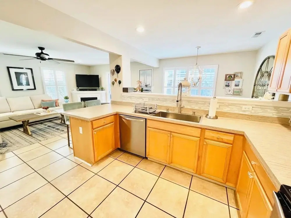 Simonton Court 20256