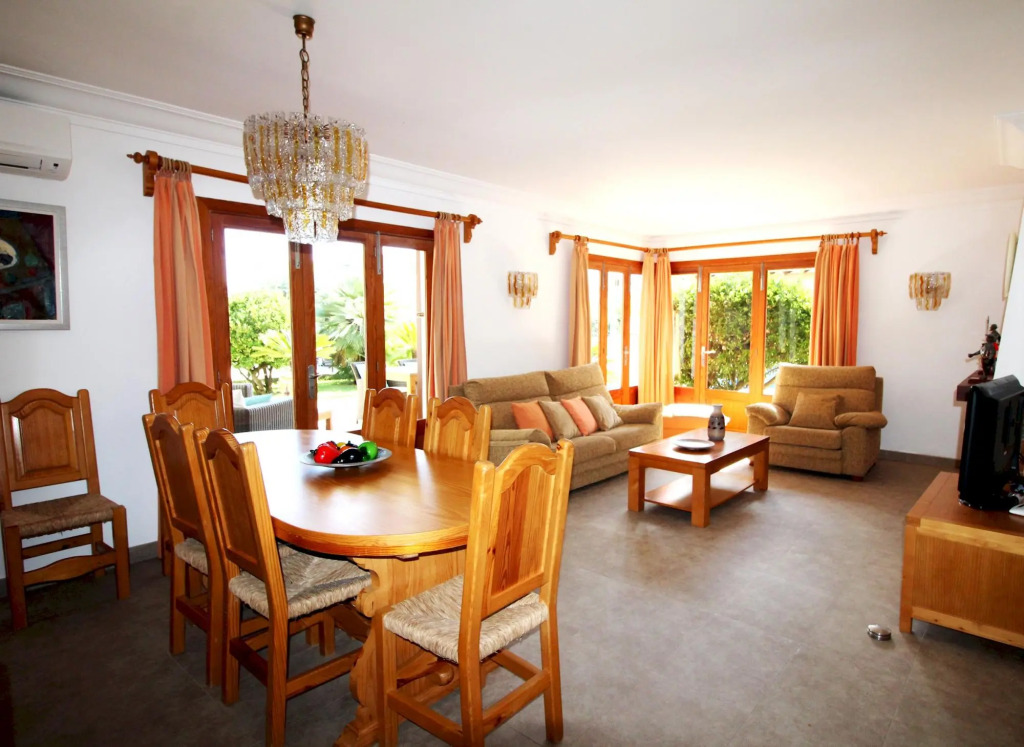 MARGARITA · Aircon, wifi, terrace, garden, 150m from the beach