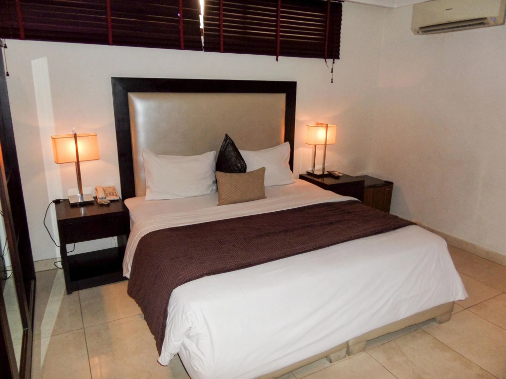 S & S Hotel & Suites