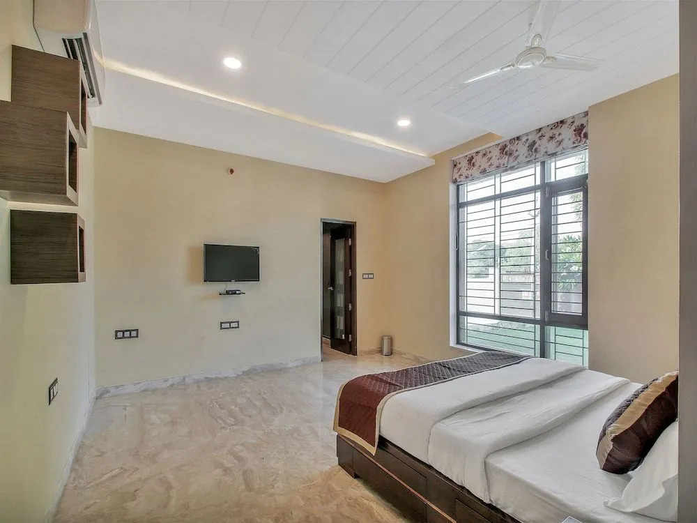 OYO 9744 Helios Homestay