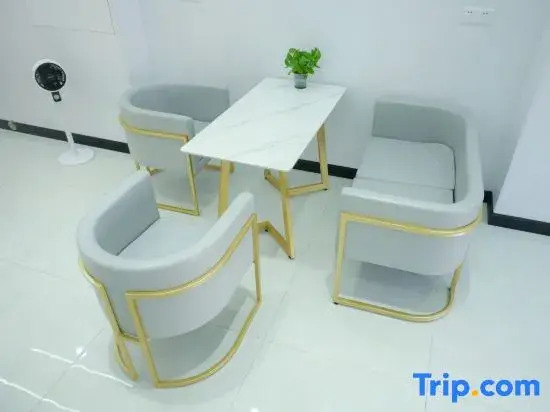 Lingshui Xincheng Canghai Yisu Hotel