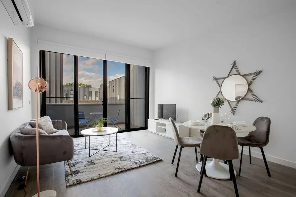 Designer Warm Home@mooneeponds+parking/wifi