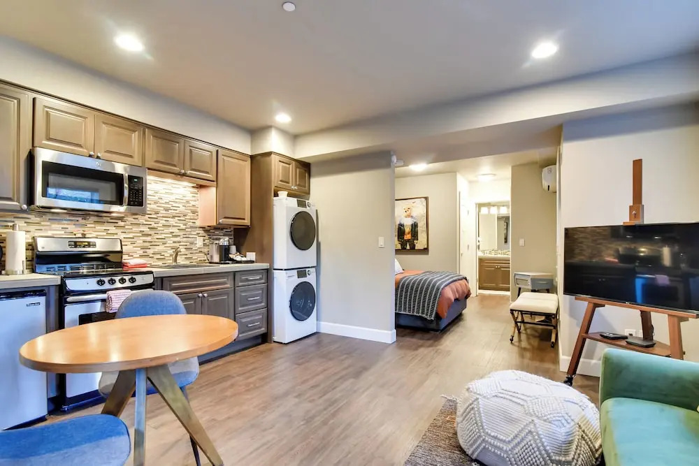 Walkable Portland Studio < 1 Mi to Dtwn!