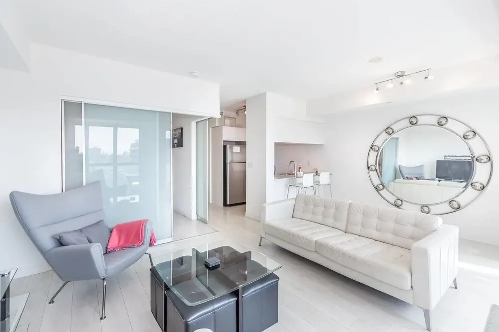 Downtown Condo Near Exhibition Place With Balcony
