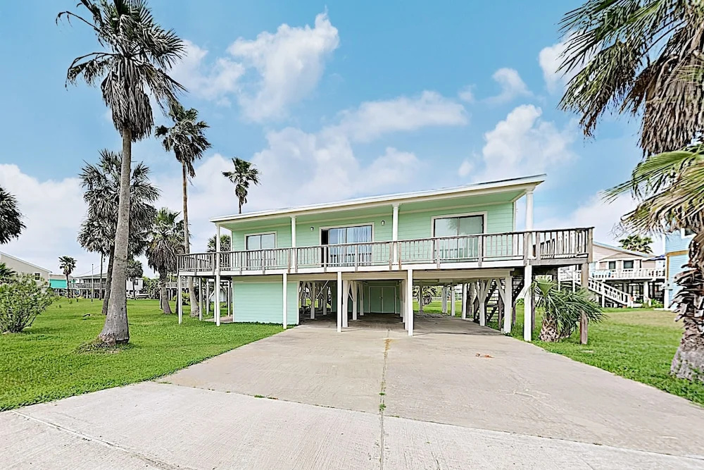 Pristine Jamaica Beach Getaway W/ Walkable Locale 3 Bedroom Home