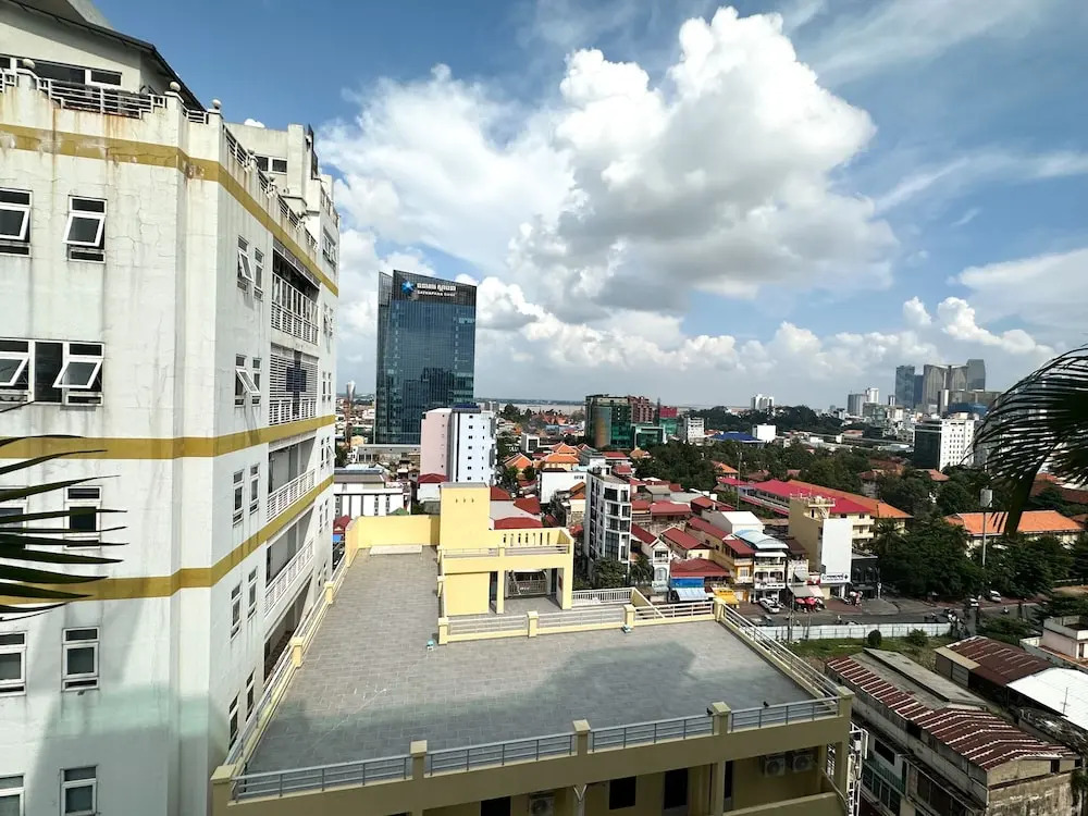 CHECK inn Phnom Penh Royal Palace