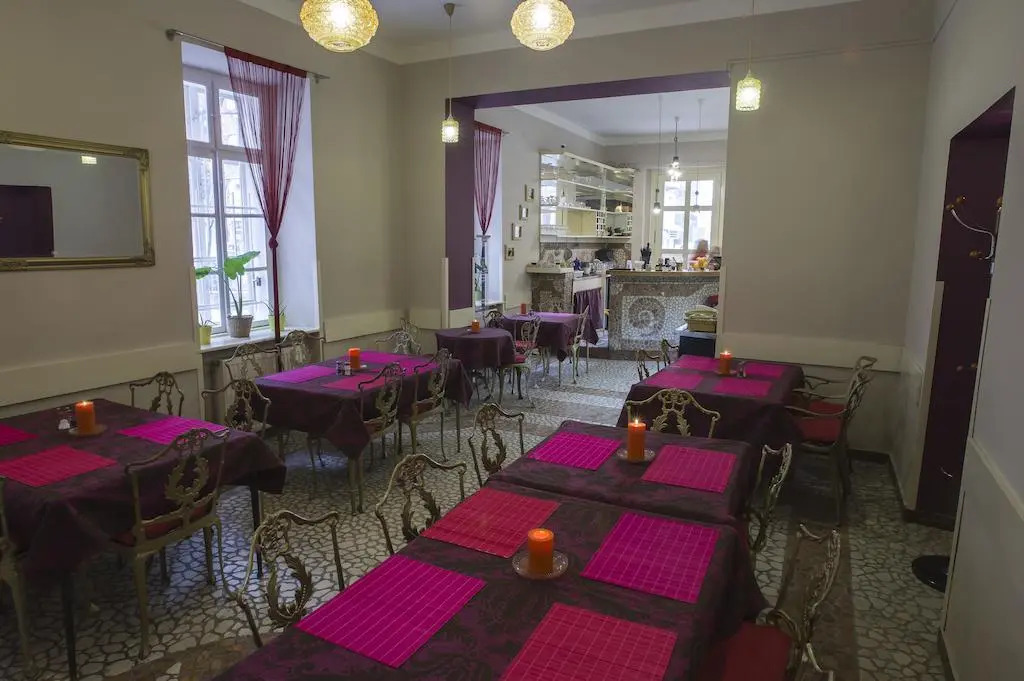 Santico Art Hotel and Hostel