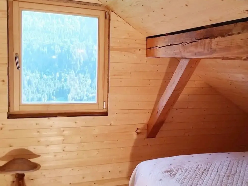 Chalet in Rossiniere Near Glacier & Lake
