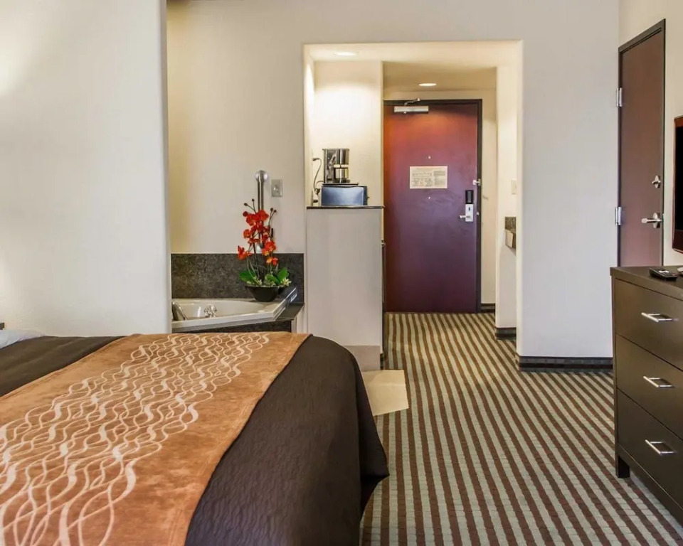 Comfort Inn & Suites