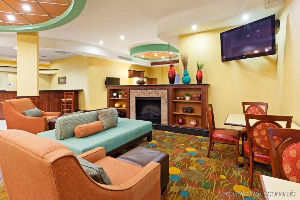 Holiday Inn Express & Suites Greensboro - I-40 atWendover by IHG