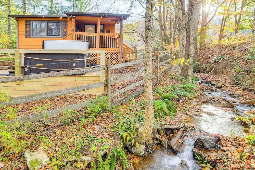 Hot Tub & Stone Fire Pit: Smoky Mountain Oasis!