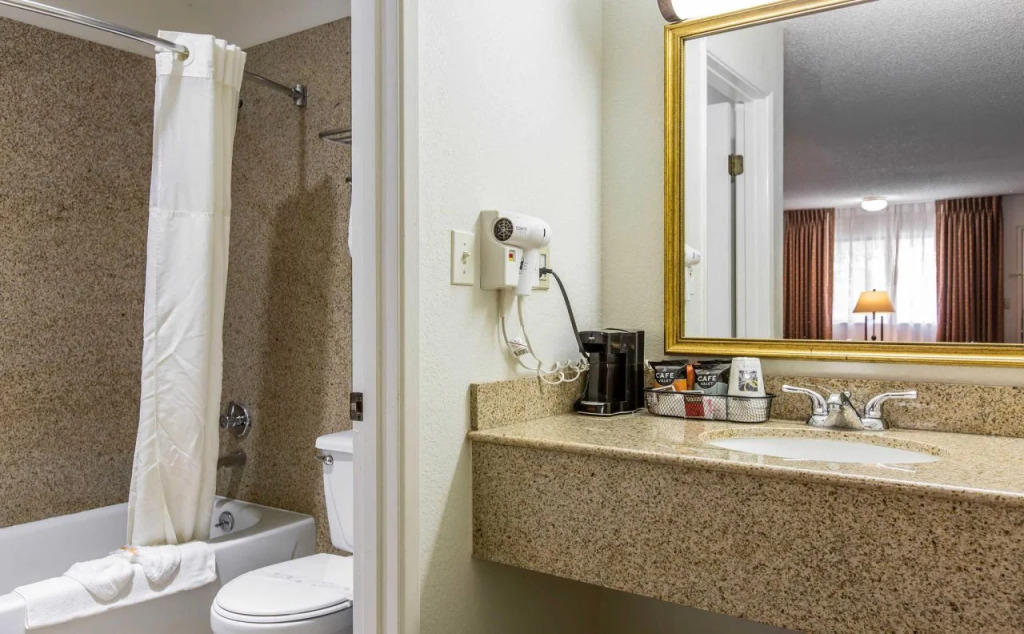 Quality Inn & Suites Bakersfield