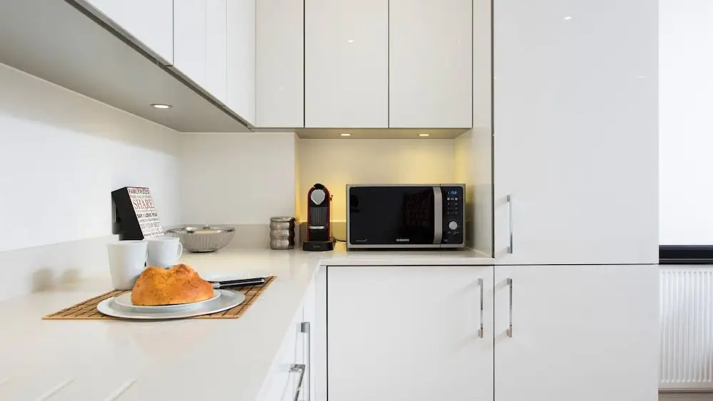 Bright Stylish 2BR across from Victoria Park