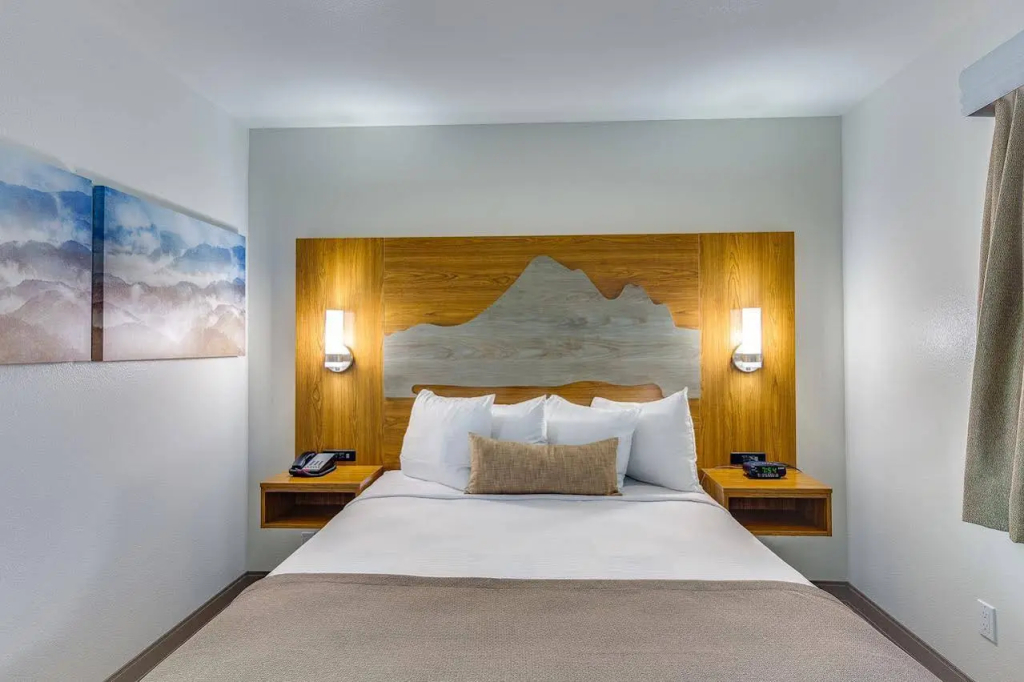 Marshall Suites Bainbridge Island, SureStay Collection by BW