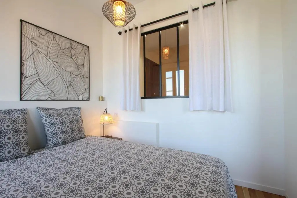 Pretty 2 rooms in the city center