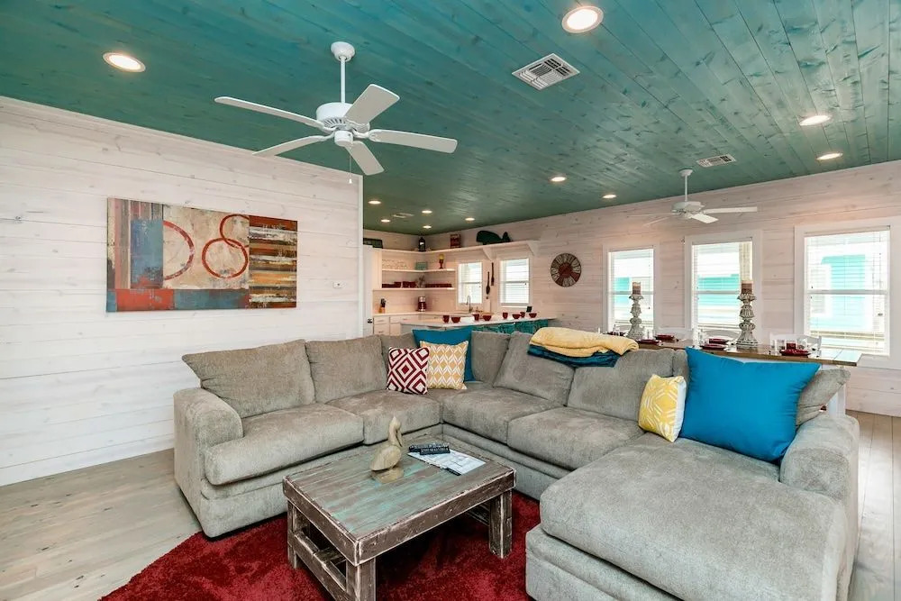 SeaEsta Brand New Bright and Beachy Port A Home by RedAwning