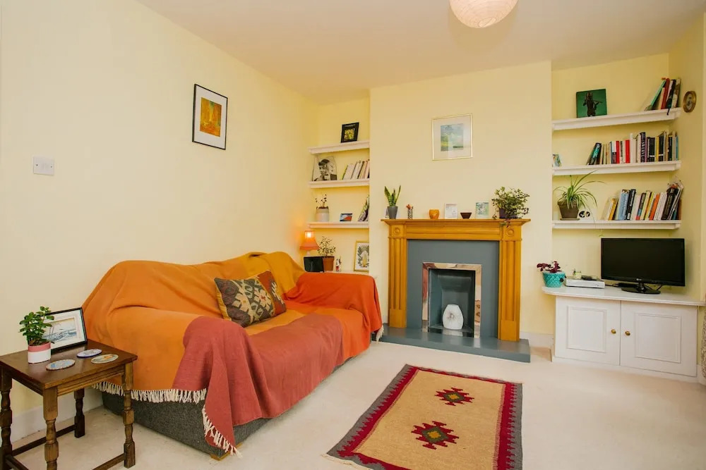 Beautiful 2 Bedroom Apartment in Kennington