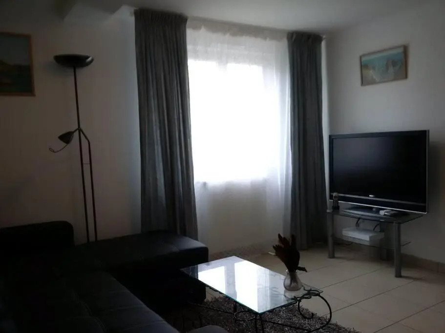Appart 53 m2 en Rdc maison, jardin, à 50 m plage