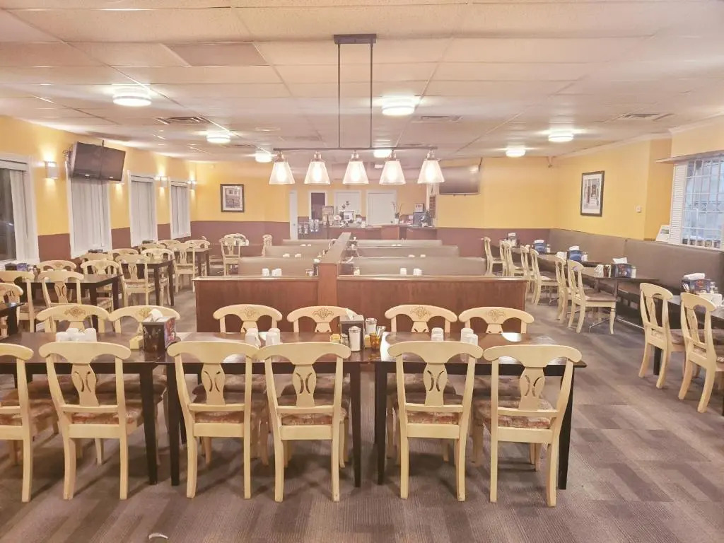 Moosomin Country Squire Inn