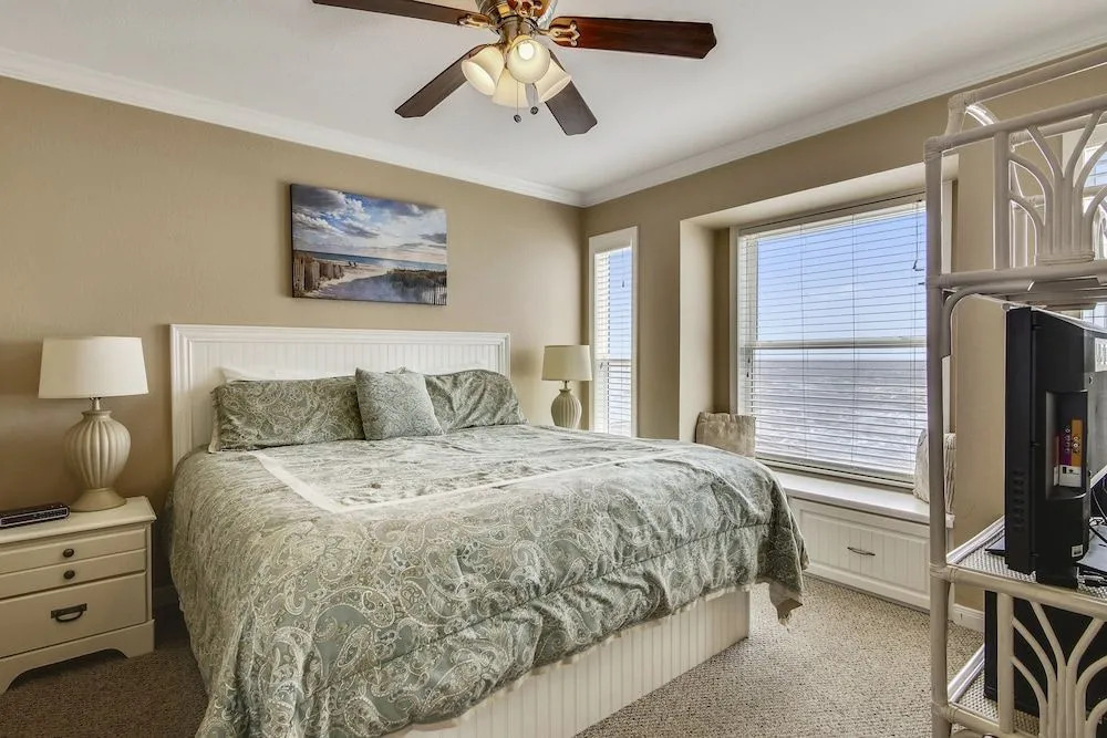 Seascape 1210 1 Bedroom Condo by RedAwning