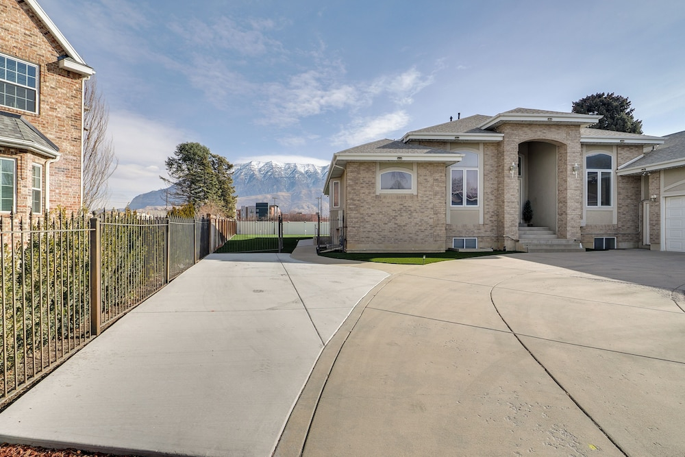 Stunning Peak Views Near Utah Lake! Cozy Getaway