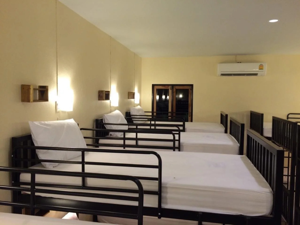 Koh Jum Bungalow & Hostel