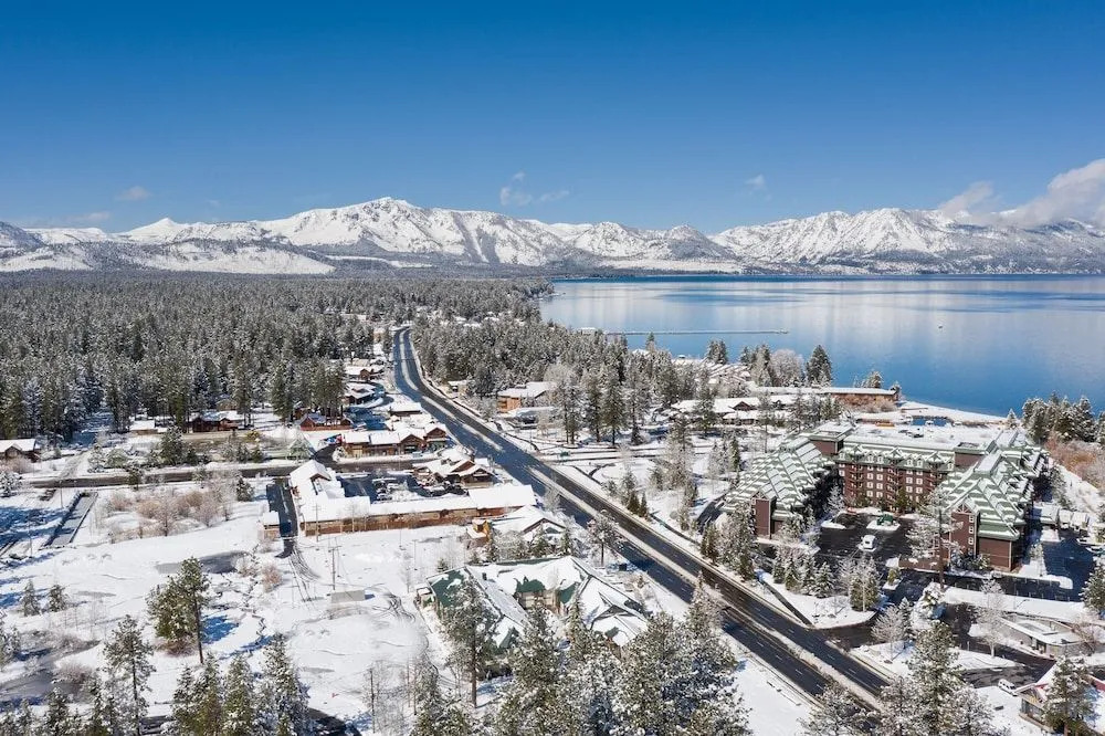 Heavenly Mountain Chalet - Skiing, Pets, Hot tub