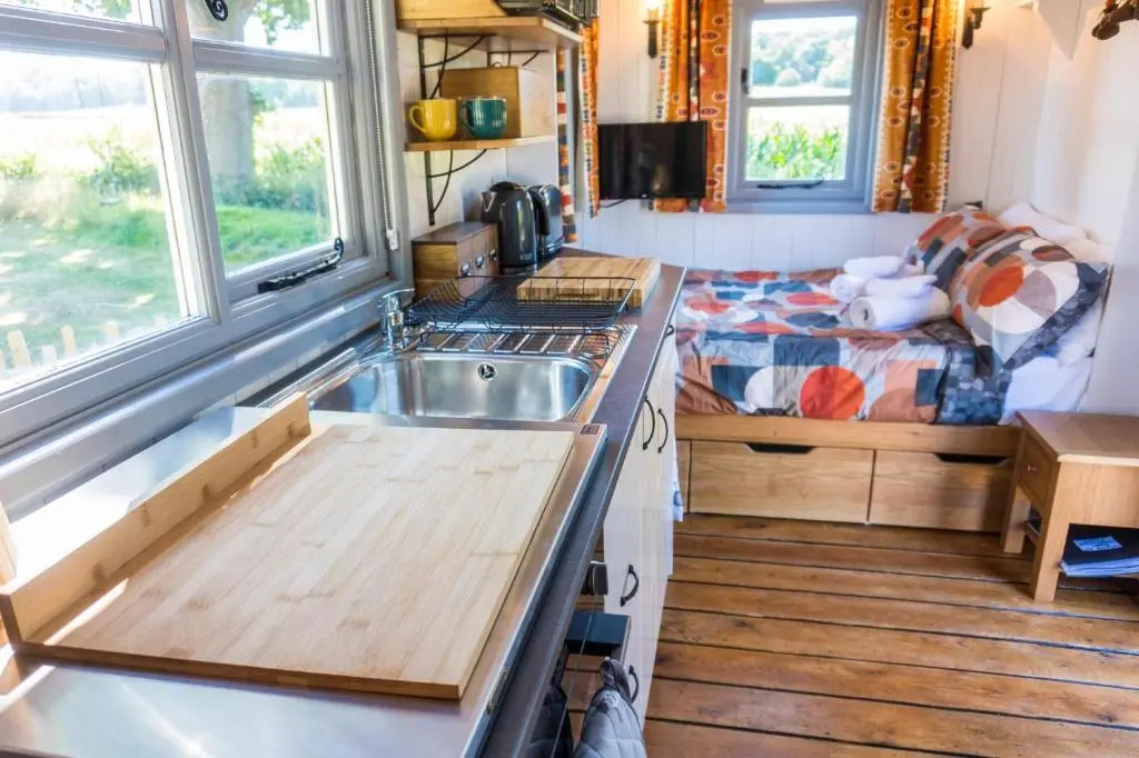 The Hideaway Hut - 1 Bed Shepherds Hut - Dodmarsh