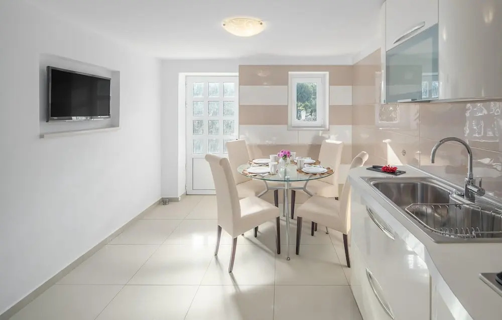 Nice Apartment in Ravni With Wifi and 2 Bedrooms