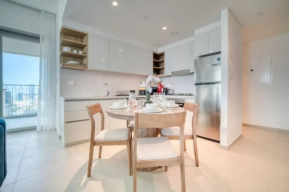 Classy Downtown 2BR w City View Balcony