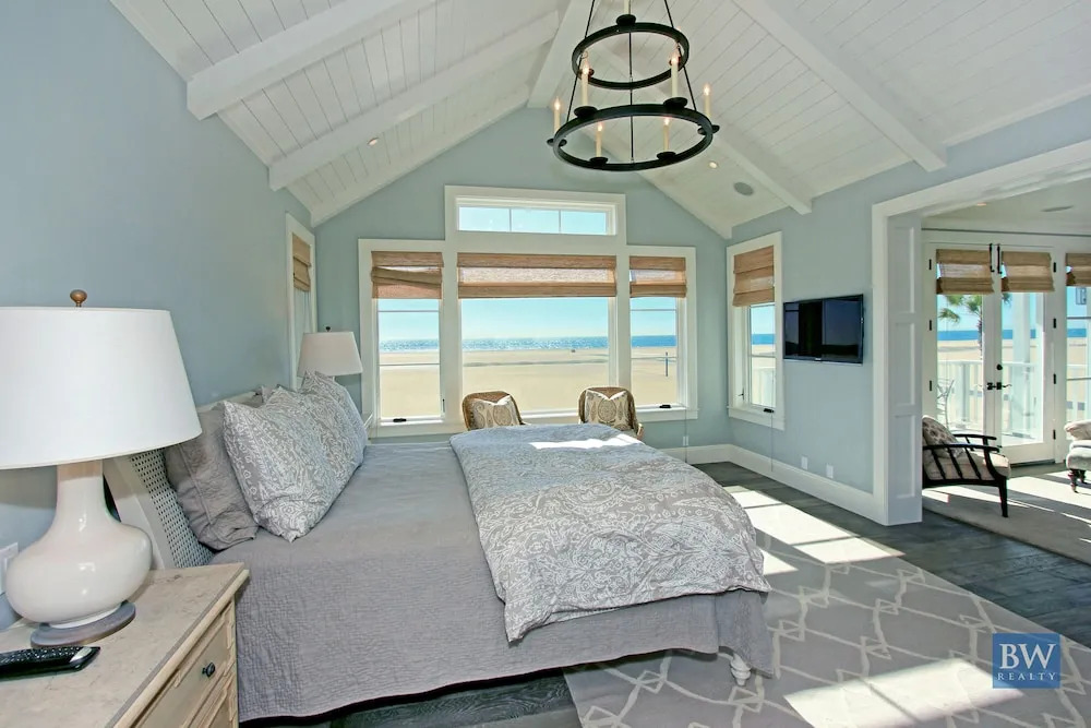 1028 W Ocean Front Lyn 5 Bedroom Home
