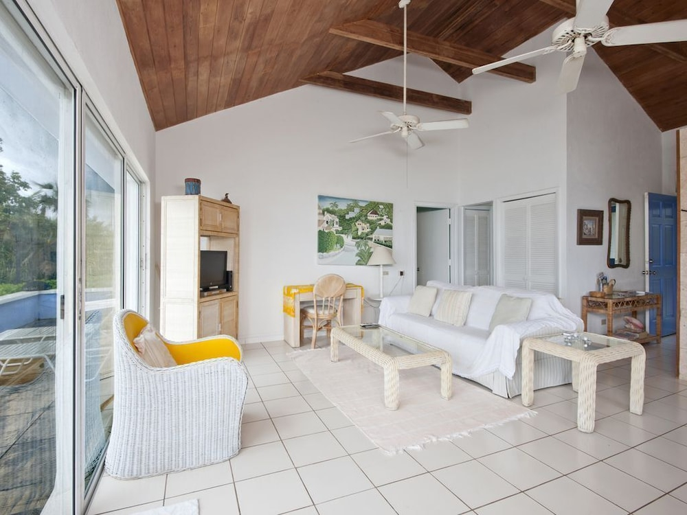 Windermere Escape: Private Villa By The Beach
