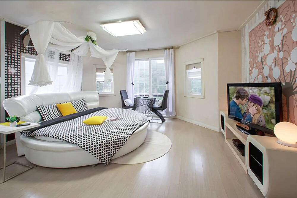 Hongcheon Gogh and Sunflower Pension