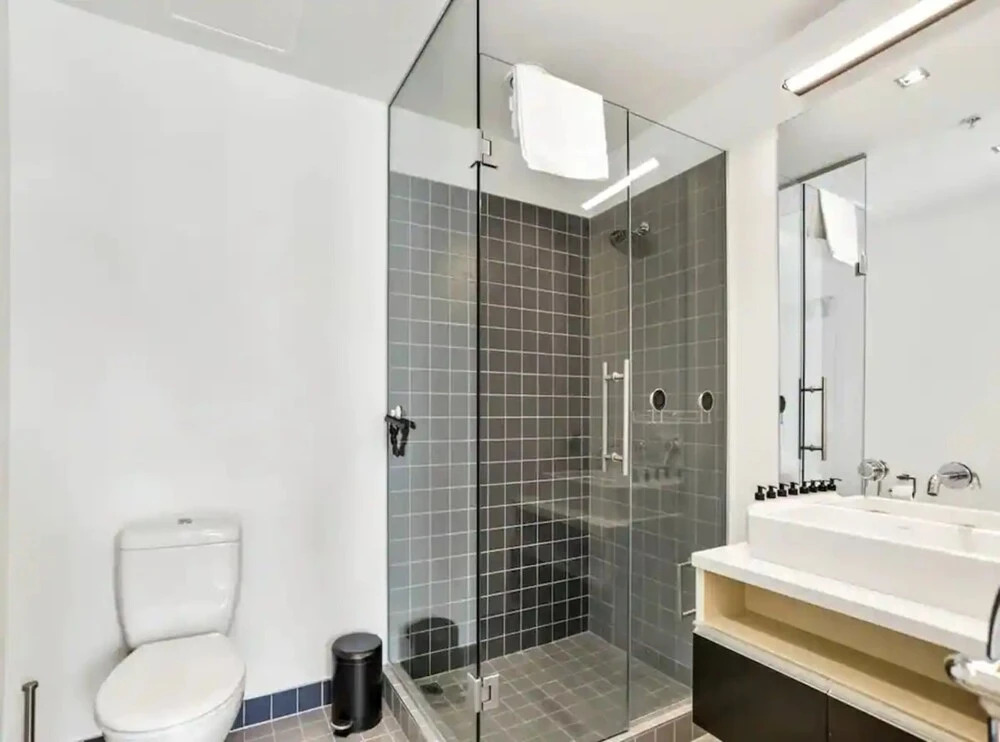 Stunning 2BR + Viaduct Views+Parking Zodiak Stays