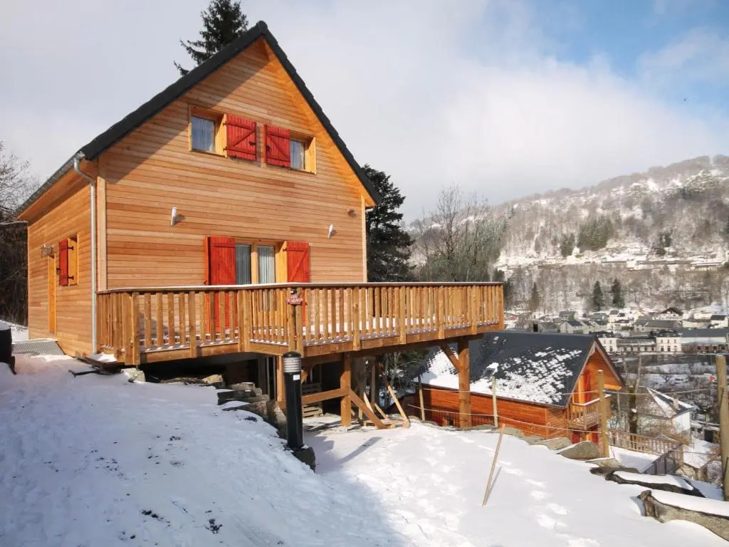 Chalet avec Terrasse Panoramique, WiFi et Parking, 8 Pers. - FR-1-608-15