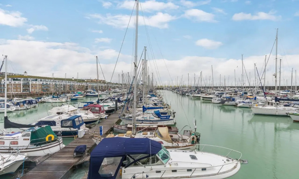 On the Water -waterside Studio With Terrace Overlooking the Harbour