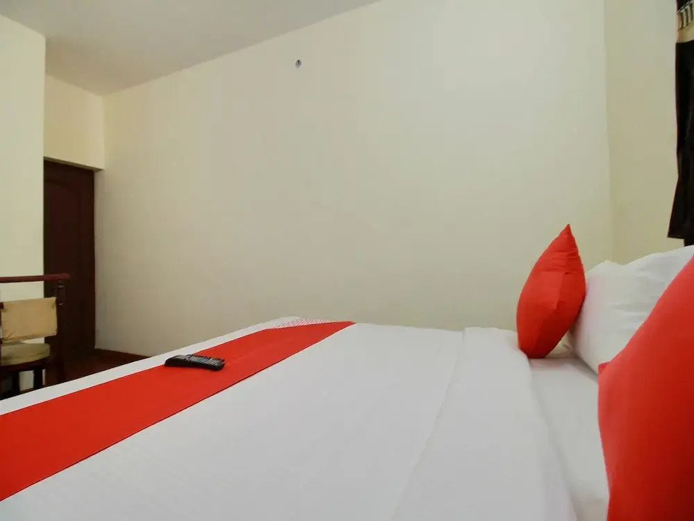 OYO 14434 Hotel RJ Inn