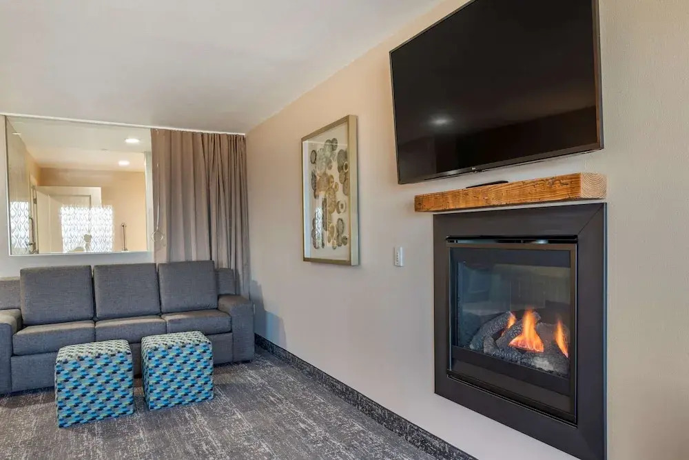 Best Western Plus Lincoln Sands Oceanfront Suites