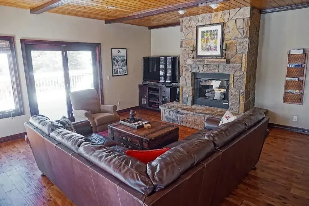 2095 Vermont Rd W Plus - 6 Br Home