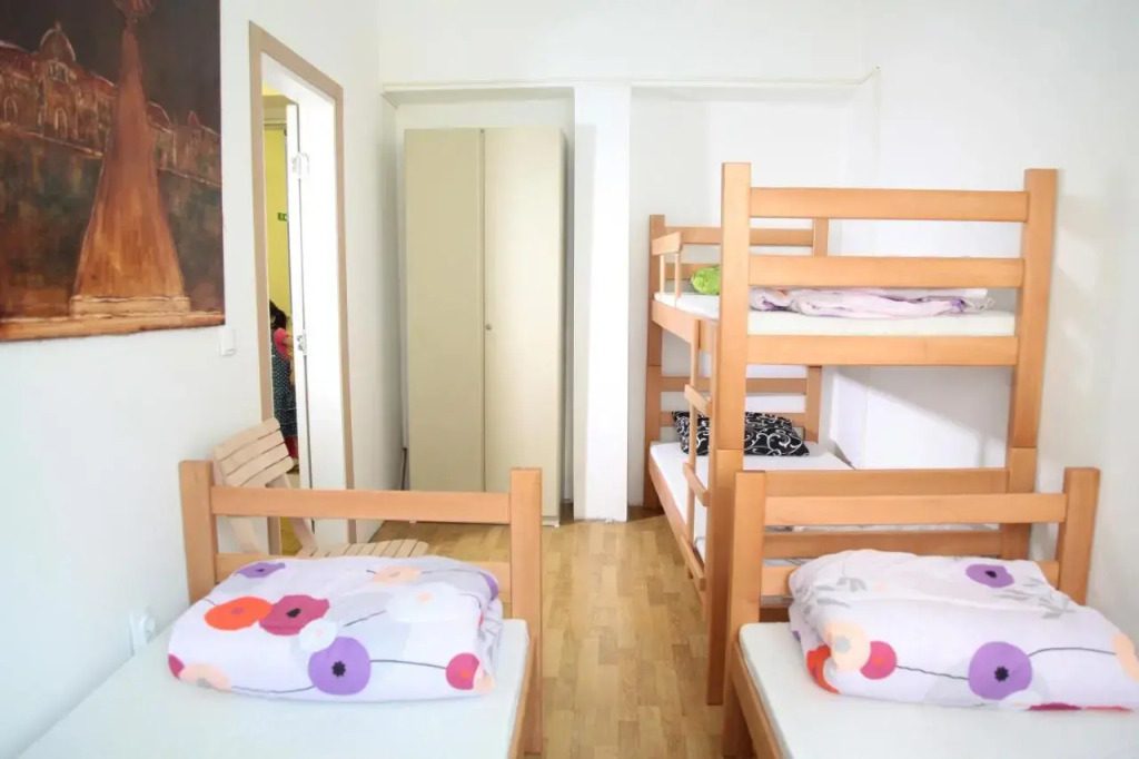 Hostel Jellostone