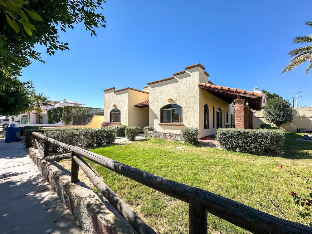 Tranquil Family Escape With Large Patio