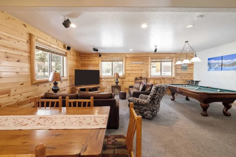 Hot Tub, Game Room, Large Deck w/ Mountain Views, 4bdr Paw Print by Avantstay
