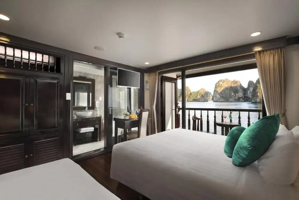 Alisa Cruise Halong